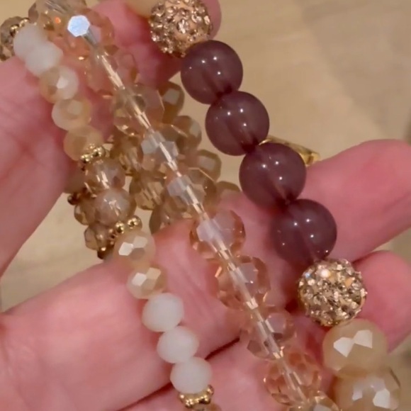 CHANEL zipper pull beaded bracelet set - Picture 4 of 5